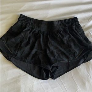 Black camo hotty hot short 2.5